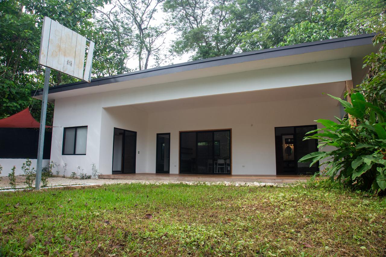 vista frontal de casa nosara costa rica hogar moderno